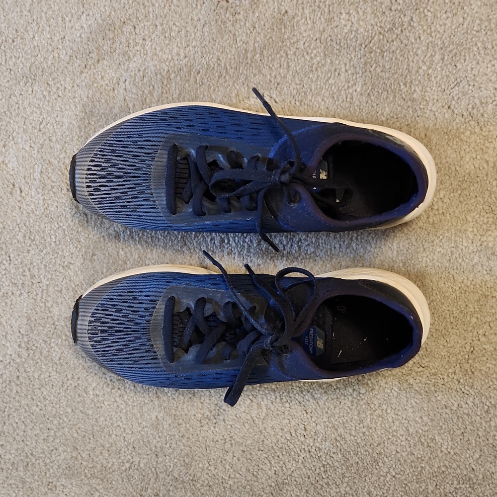 Womens size 8/ Big Girls Size 6 New Balance Navy Sneakers